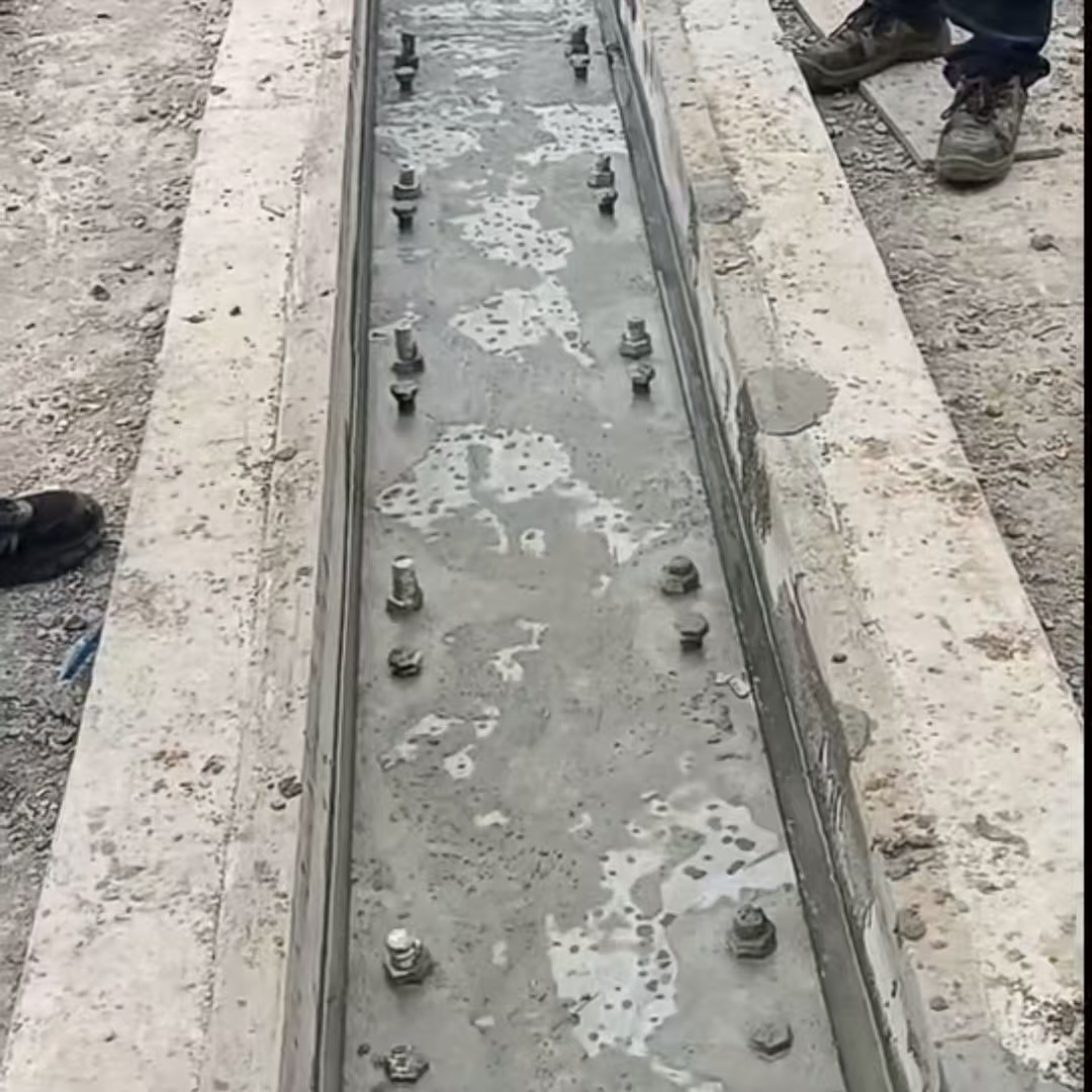 龙陵港口码头起重机龙门吊重型机械设备稳固用早强快凝轨道胶泥